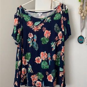 Women’s top with open shoulder